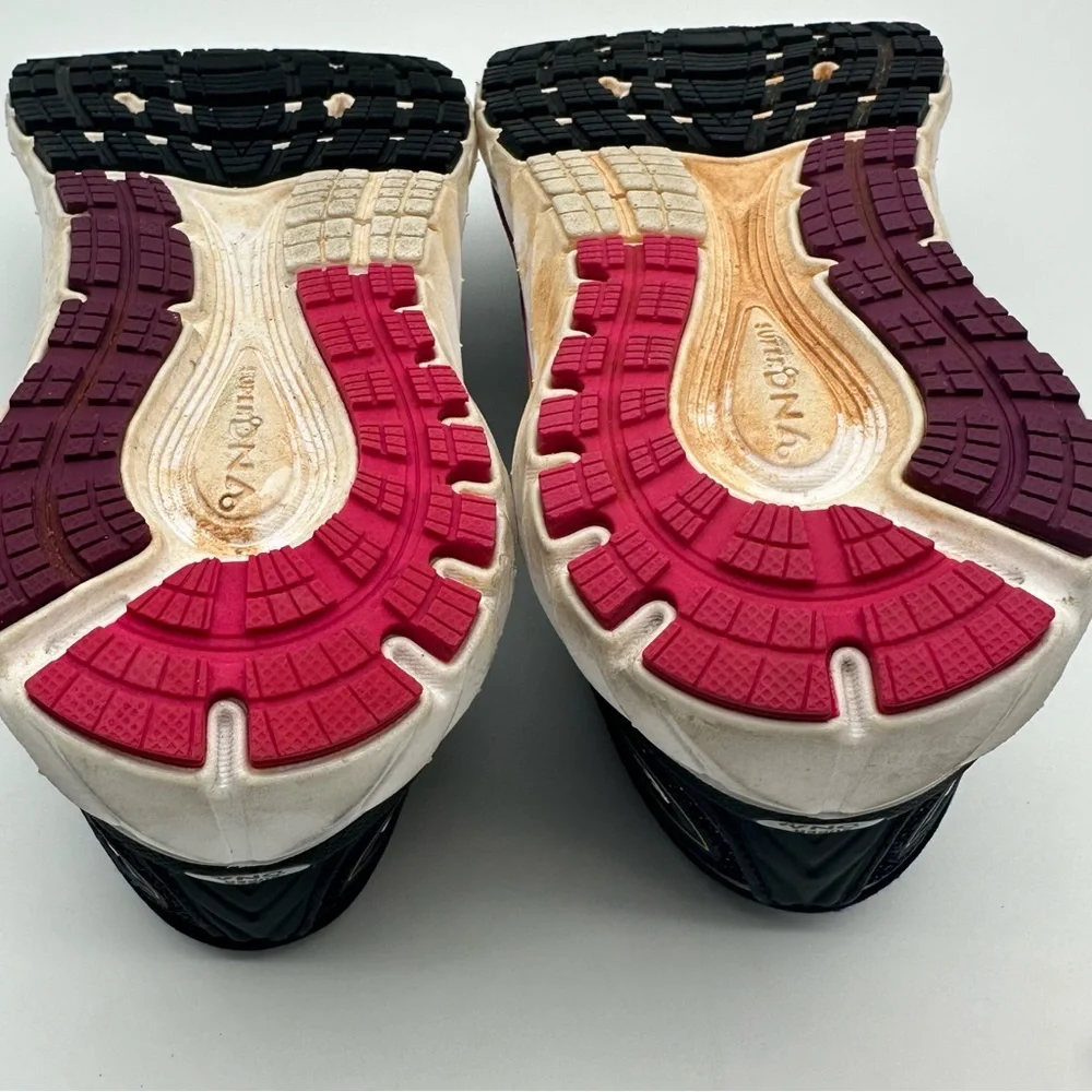 Brooks Glycerin Women's Neutral Running Shoes in Black and Pink